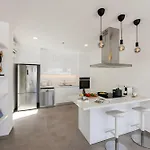 Bay View 11 *